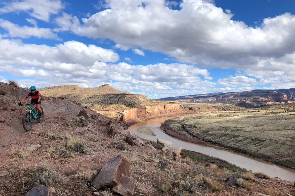 MTB rider on the Kokopelli trail